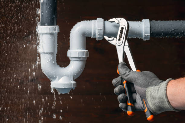 Professional Leak Detection technician working in Friendswood, TX